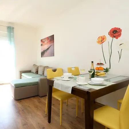 Sunny Side Apartament *